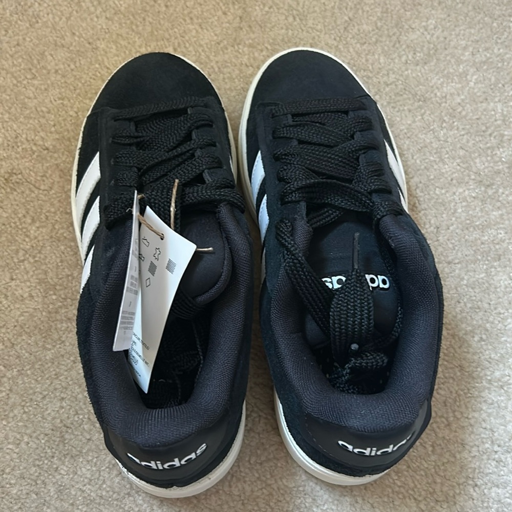 Adidas Sneakers